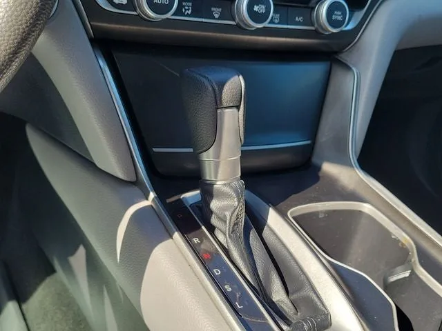 2019 Honda Accord LX photo 25