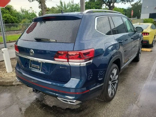 2023 Volkswagen Atlas 3.6L V6 SEL Premium R-Line photo 4
