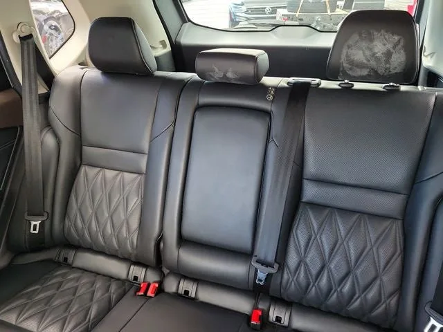 2023 Nissan Rogue Platinum photo 10