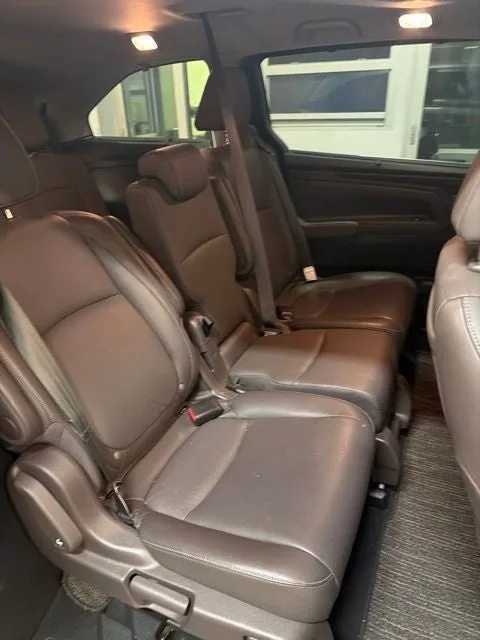 2022 Honda Odyssey Touring photo 8