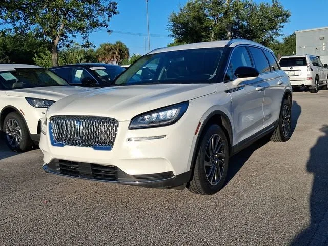 2021 Lincoln Corsair Standard photo 2
