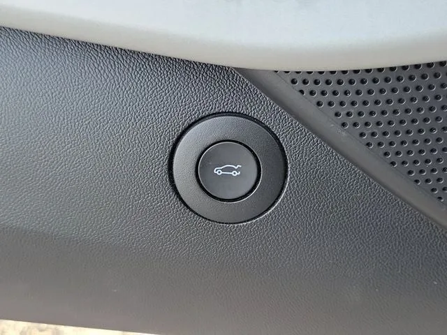 2020 Chevrolet Camaro 1LT photo 18