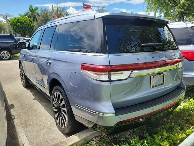 2024 Lincoln Navigator Black Label photo 3