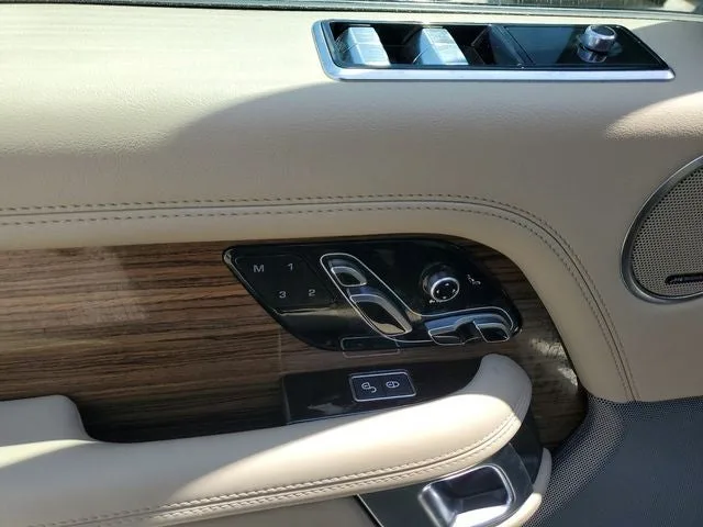 2018 Land Rover Range Rover 5.0L V8 Supercharged photo 19