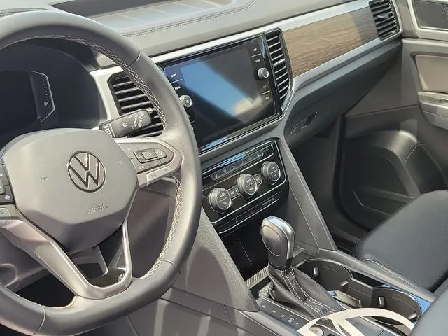 2022 Volkswagen Atlas 2.0T SE w/Technology photo 18