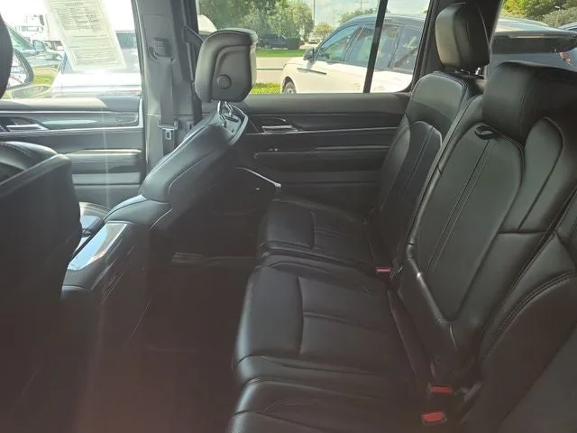 2023 Jeep Wagoneer Base photo 11