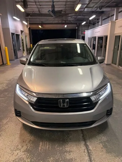 2022 Honda Odyssey Touring photo 3