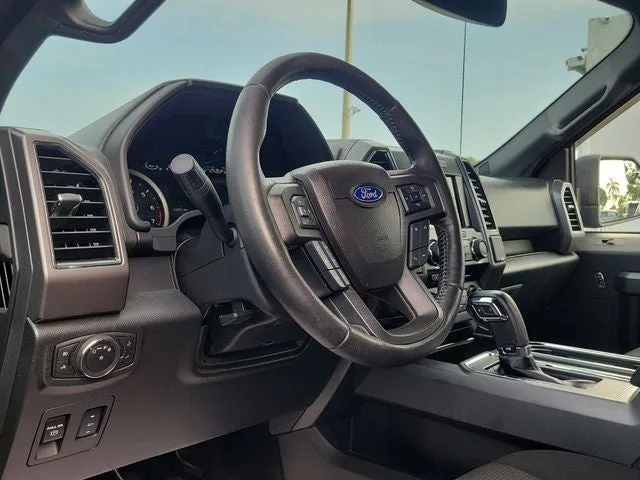 2017 Ford F-150 XLT photo 11