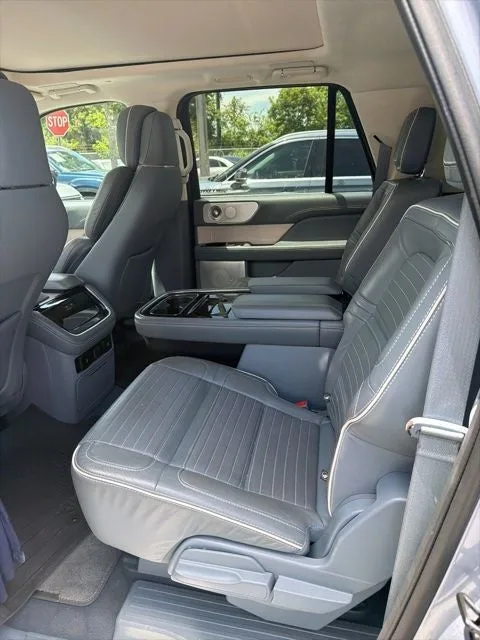 2022 Lincoln Navigator L Black Label photo 6