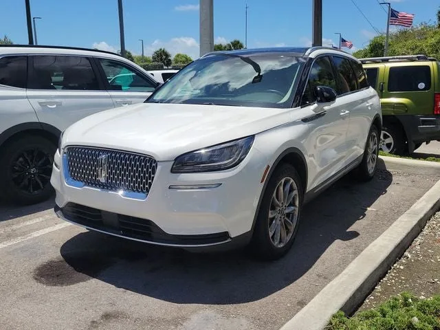 2022 Lincoln Corsair Standard photo 3