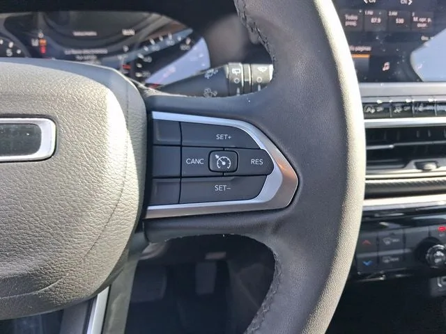 2023 Jeep Compass Latitude photo 18