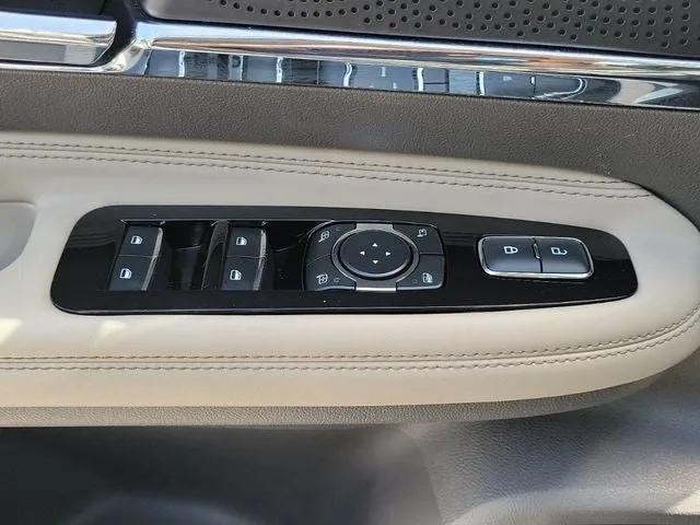 2024 Lincoln Corsair Premiere photo 17