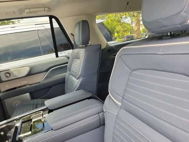 2024 Lincoln Navigator Black Label photo 10