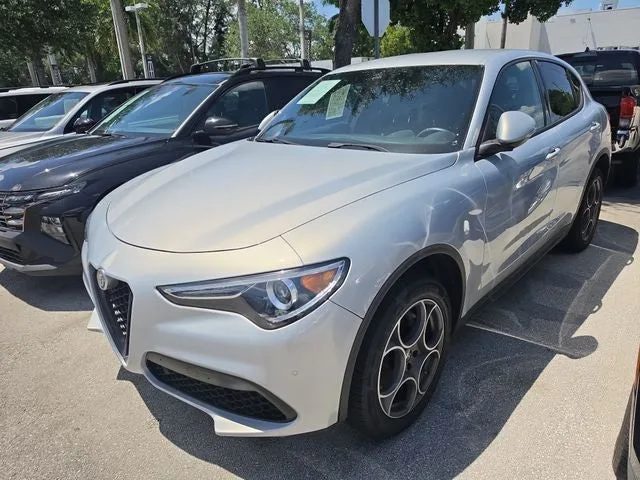 2023 Alfa Romeo Stelvio Sprint photo 2