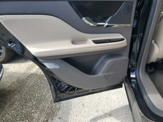 2024 Lincoln Corsair Premiere photo 12
