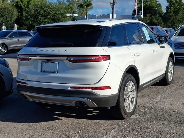 2023 Lincoln Corsair Standard photo 3