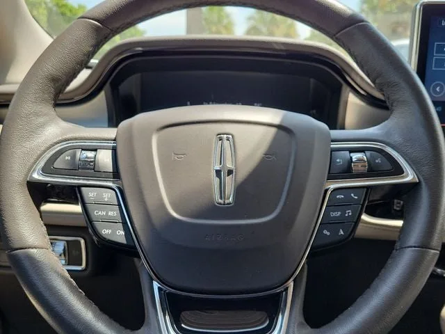 2023 Lincoln Nautilus Standard photo 22