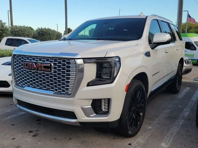 2022 GMC Yukon Denali photo 3