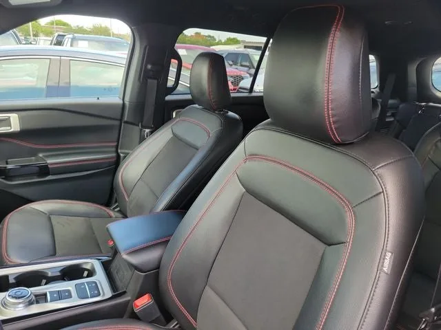 2023 Ford Explorer ST-Line photo 9