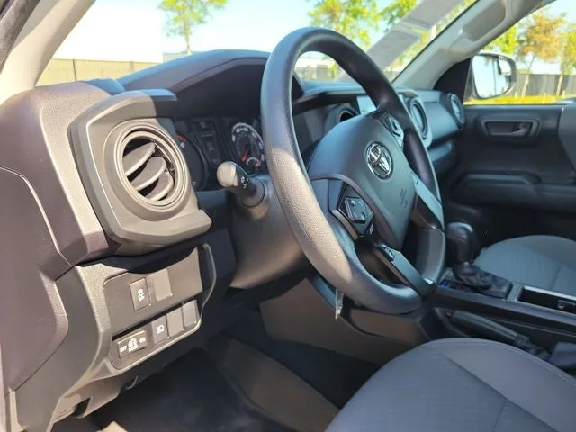 2022 Toyota Tacoma SR V6 photo 11