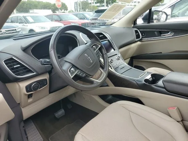 2021 Lincoln Nautilus Standard photo 9