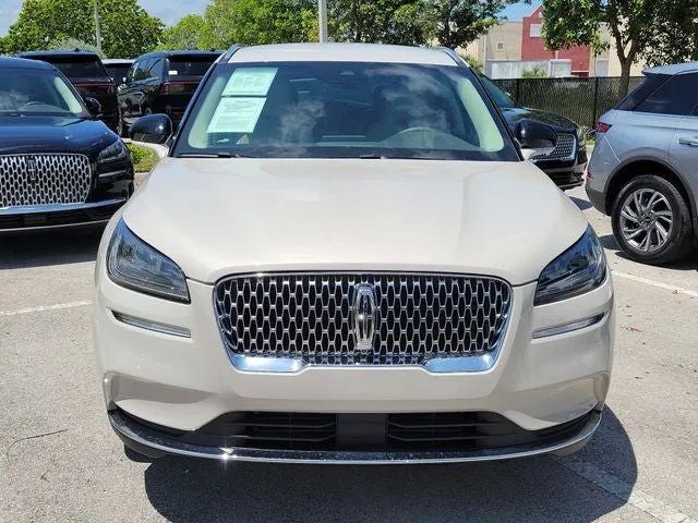 2022 Lincoln Corsair Standard photo 2