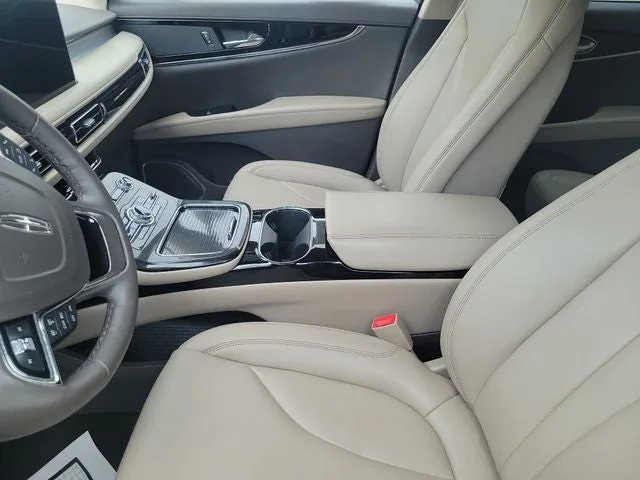 2023 Lincoln Nautilus Standard photo 13