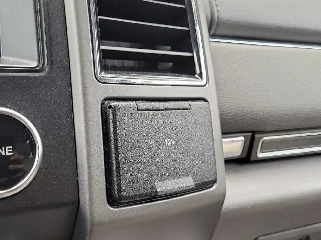 2020 Ford Expedition XLT photo 27