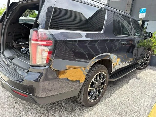 2023 Chevrolet Suburban RST photo 3