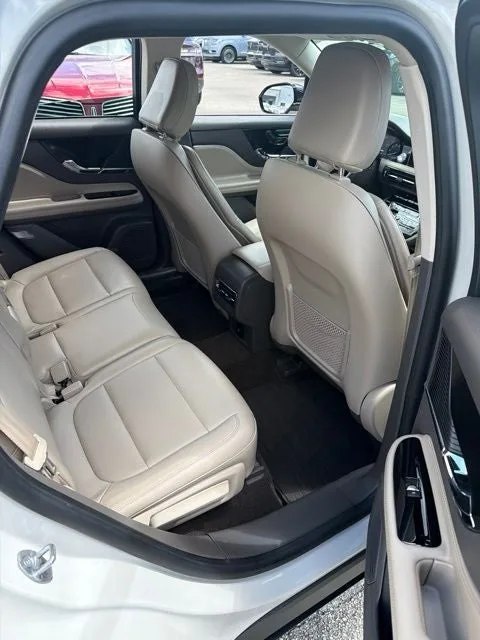 2022 Lincoln Corsair Standard photo 16