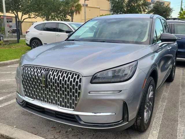 2024 Lincoln Corsair Premiere photo 3