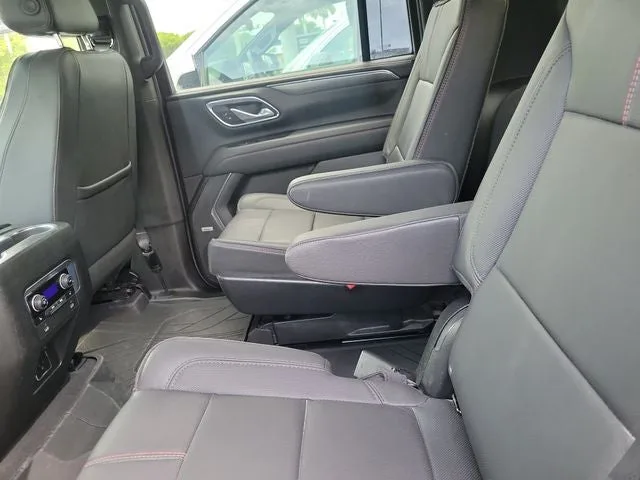 2023 Chevrolet Suburban RST photo 9