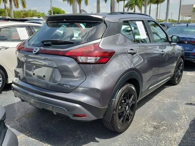 2021 Nissan Kicks SR photo 3