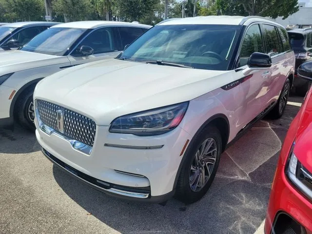 2024 Lincoln Aviator Premiere Premium photo 2