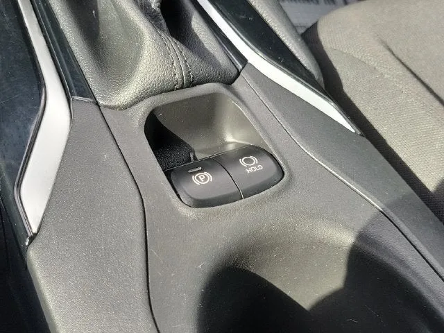 2022 Toyota Corolla Cross LE photo 27