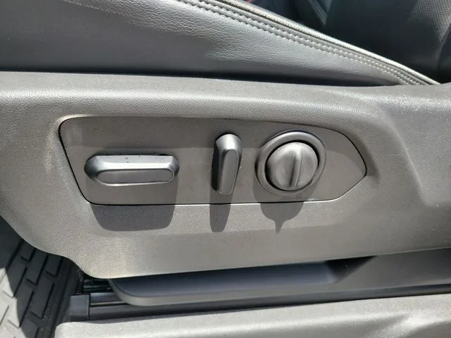 2020 Chevrolet Silverado 1500 High Country photo 13