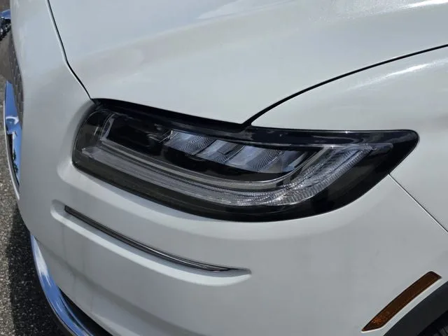 2023 Lincoln Nautilus Standard photo 7