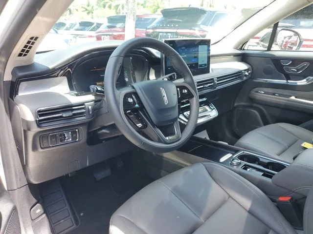 2025 Lincoln Corsair Premiere photo 10
