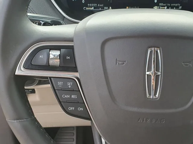 2019 Lincoln Nautilus Select photo 25