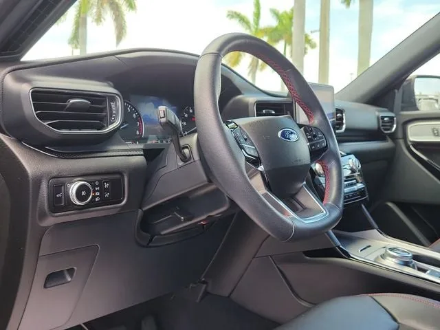 2023 Ford Explorer ST-Line photo 8