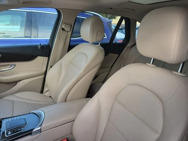 2022 Mercedes-Benz GLC GLC 300 photo 10