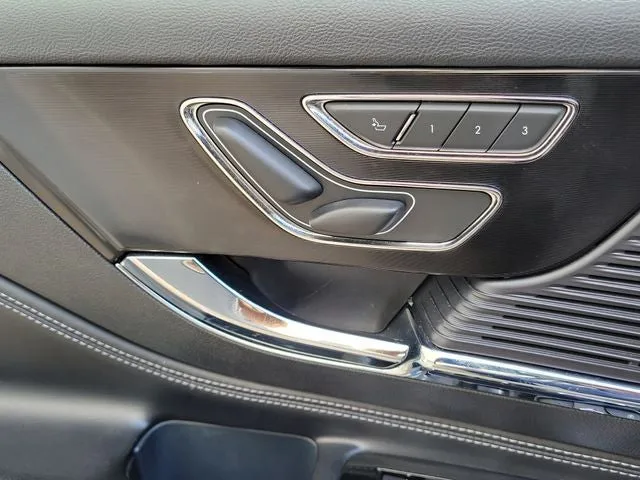2021 Lincoln Corsair Standard photo 15