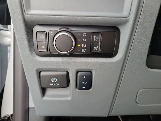 2025 Ford F-150 Lightning Flash photo 13