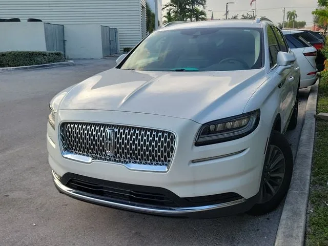2022 Lincoln Nautilus Standard photo 3