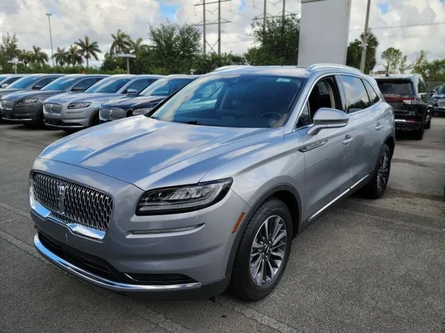 2023 Lincoln Nautilus Standard photo 2