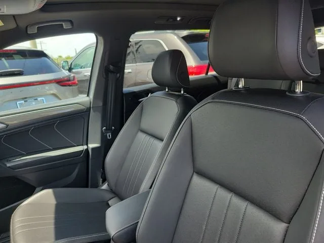 2024 Volkswagen Tiguan 2.0T SE R-Line Black photo 17