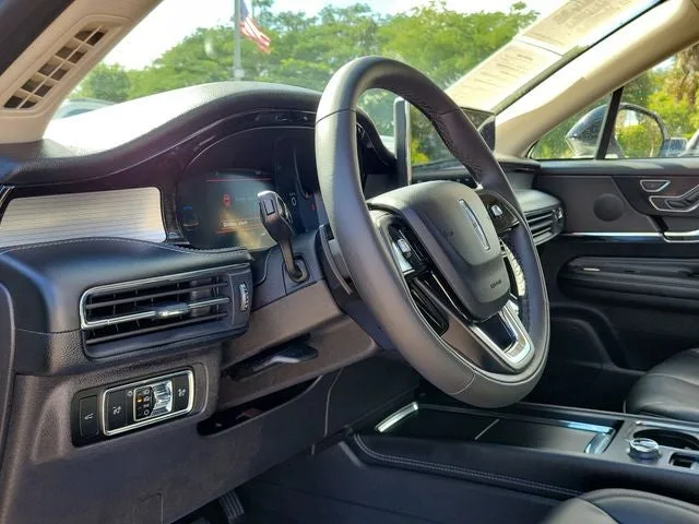2024 Lincoln Corsair Premiere photo 9