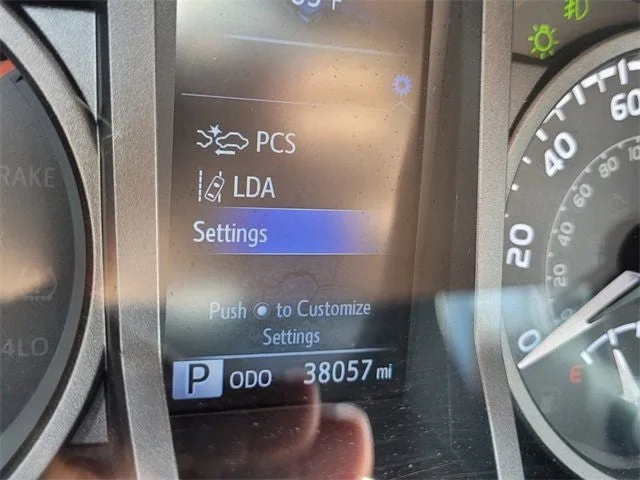 2018 Toyota Tacoma TRD Sport V6 photo 22
