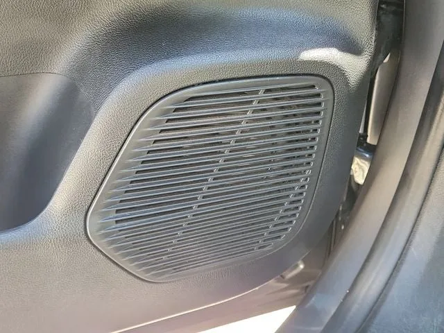 2022 Lincoln Corsair Standard photo 16