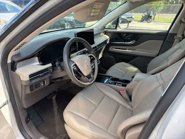 2023 Lincoln Corsair Standard photo 2